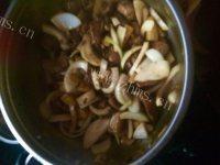 美味的土豆烧鸡腿做法图解6)