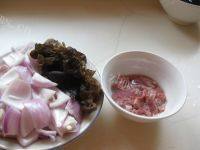健康美食之洋葱炒肉做法图解1)
