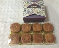 精致的莲蓉蛋黄月饼