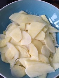 营养丰富的土豆烧海带做法图解3)