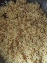 美味的咖喱炒饭做法图解10)