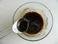 喷香的黑椒牛柳铁板饭做法图解4)