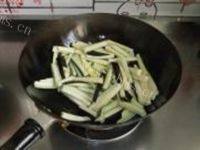 肉丝炒茄子做法图解6)