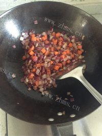 美味的红烧肉焖饭做法图解6)