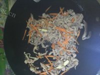 香喷喷的香干肉丝做法图解4)