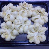 自制椰蓉花朵面包做法图解17)