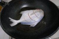 家常菜红烧白鲳鱼做法图解2)
