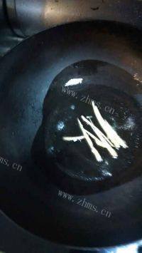 美味的鲫鱼豆腐汤做法图解2)