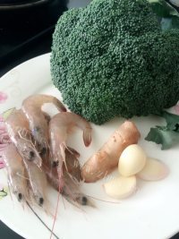 美味的虾仁蒜香西兰花做法图解1)