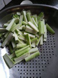 自制丝瓜炒肉做法图解3)