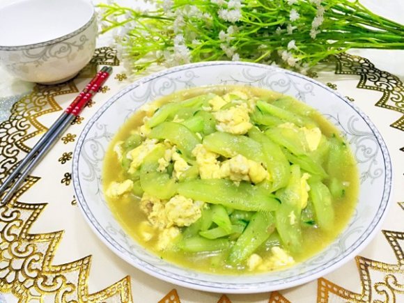 珍馐美味的黄瓜炒鸡蛋