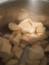 美味地瓜萝卜汤做法图解2)
