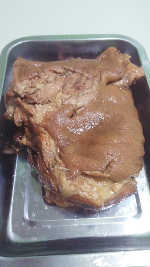回味无穷的酱肘子