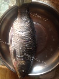 美味营养的红烧鲫鱼做法图解1)