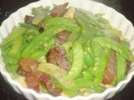 自制腊肉炒荷兰豆