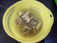 鲜美石笋干炖鸭腿做法图解3)