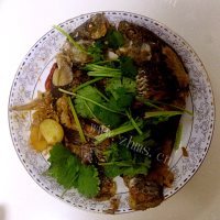 美味的酱焖鲫鱼做法图解7)