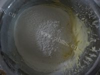 自制蛋黄椰蓉球做法图解8)