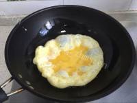 美味银鱼蛋炒饭做法图解2)