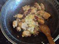 土豆炖鸡肉做法图解8)