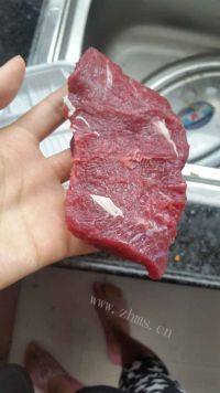 美味的煎牛肉做法图解1)