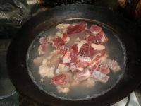 美味的砂锅牛肉做法图解4)
