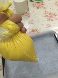 自制蛋黄小酥饼做法图解7)
