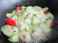 家常菜荔枝炒丝瓜