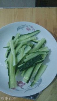 香飘十里的凉拌粉丝做法图解2)