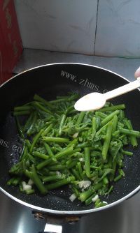 家常菜清炒南瓜藤做法图解7)