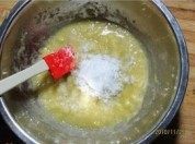自制香蕉牛奶蛋糕做法图解1)