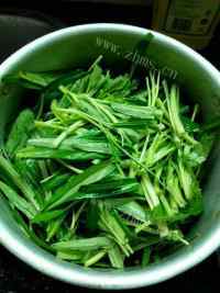 香飘十里的蒜香空心菜做法图解2)