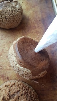 好吃的朱古力酥皮泡芙做法图解7)