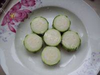 香糯的蒜蓉蒸丝瓜做法图解2)