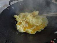 喷香的蒜黄炒鸡蛋的做法图解五