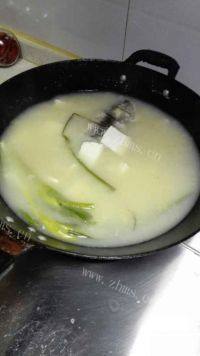 滋补的鲫鱼豆腐汤做法图解5)