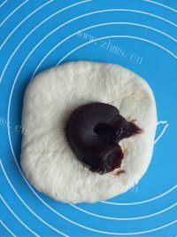 自制红豆沙面包做法图解5)