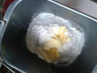 自制花朵椰蓉面包做法图解1)