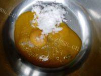自制可可蛋糕卷做法图解2)