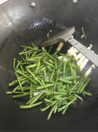 家常菜芦蒿炒香干做法图解4)