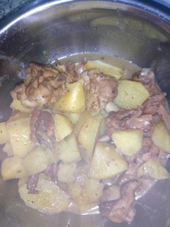 鸭腿炖土豆