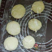 美味的椰蓉面包做法图解8)