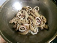 美味干锅翅尖鱿鱼圈做法图解3)
