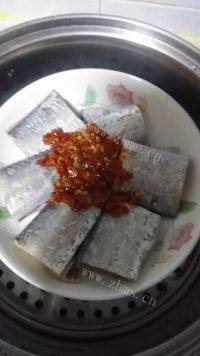 美味的剁椒蒸带鱼做法图解3)