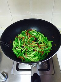好吃的辣炒蒜薹做法图解8)
