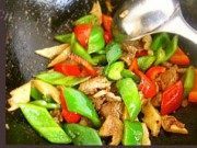 锅巴肉片做法图解3)