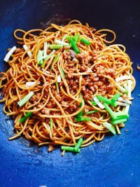 美味的酱油炒面做法图解9)