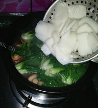 清淡的鸡蛋青菜年糕汤做法图解9)