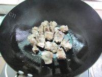 家常红烧栗子排骨做法图解5)