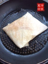 齿颊留香的绿豆芽煎饼盒子做法图解23)